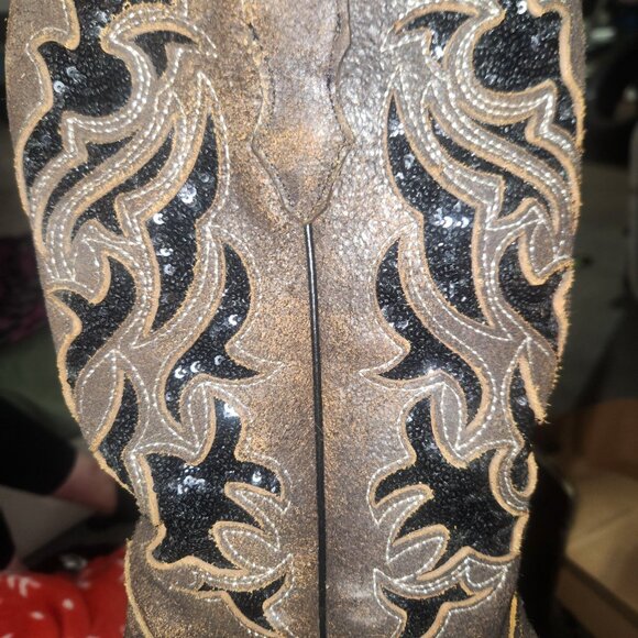 Boots - Picture 3 of 7